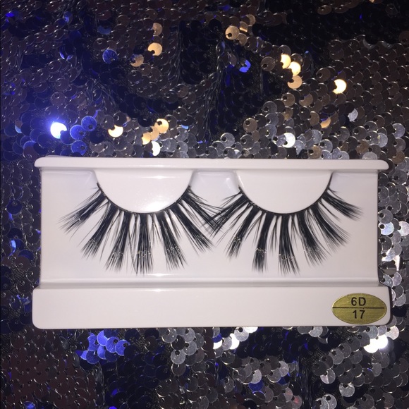 Lashes - Picture 9 of 10